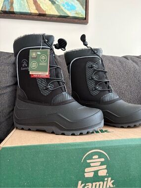 NWT 🎿 Kamik Black Kids Snow Boot with Gray Trim